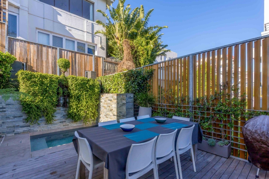 2 Bedroom Property for Sale in Sea Point Western Cape